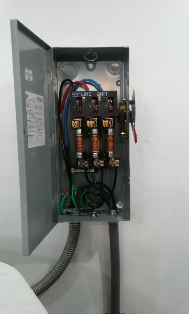 Three-phase disconnect switch installed for Smoke Detector Installation in Sandstone